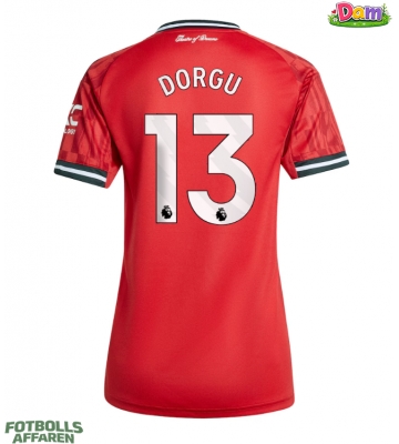 Manchester United Patrick Dorgu #13 Hemmatröja Kvinnor 2025-26 Kortärmad
